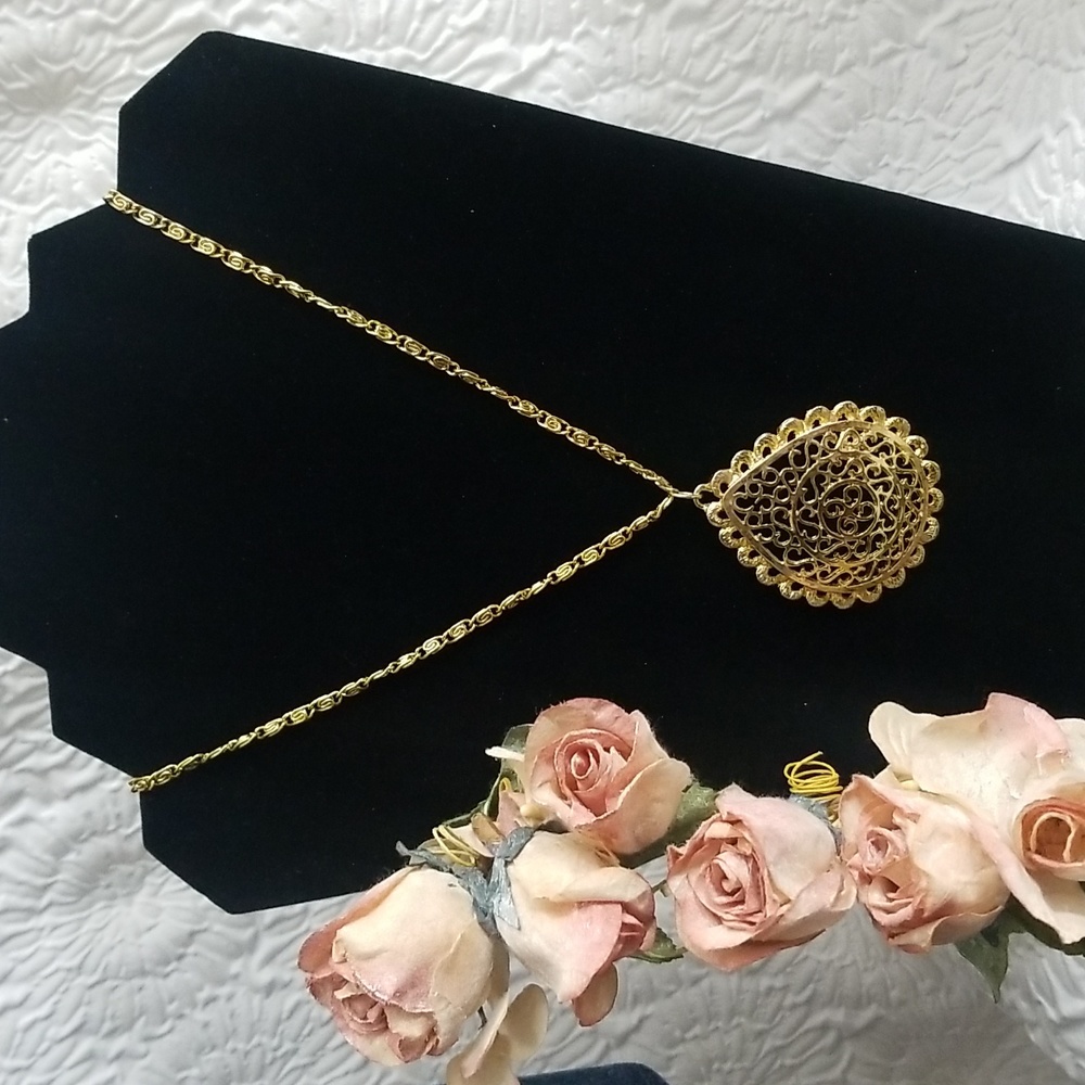 Vintage Late 60s Filigree Textured Teardrop Pendant Necklace